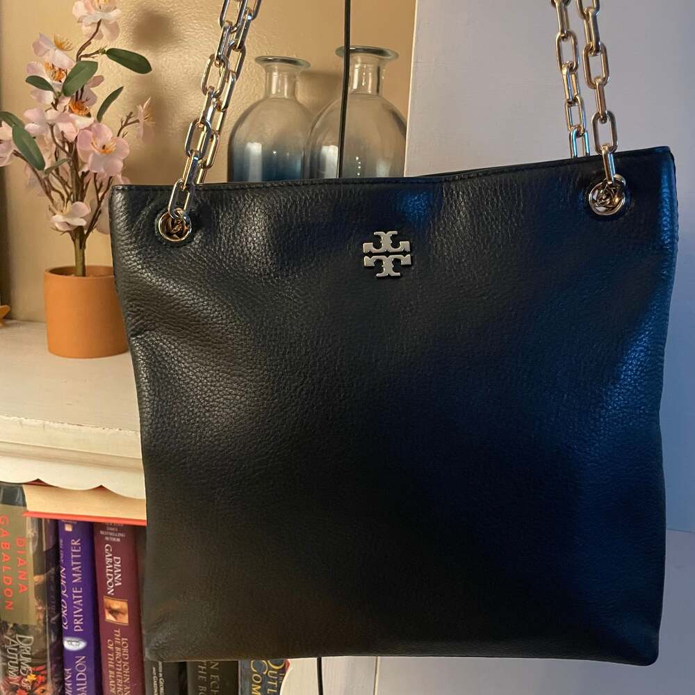 Tory Burch Frida Swingpack in Black Pebbled Leather
